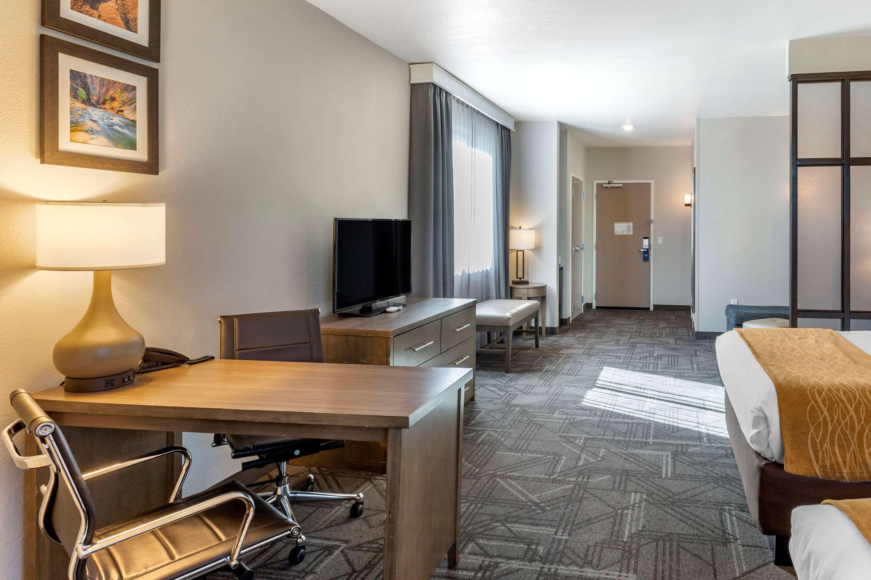 Comfort Inn & Suites Salt Lake City Airport Exterior photo