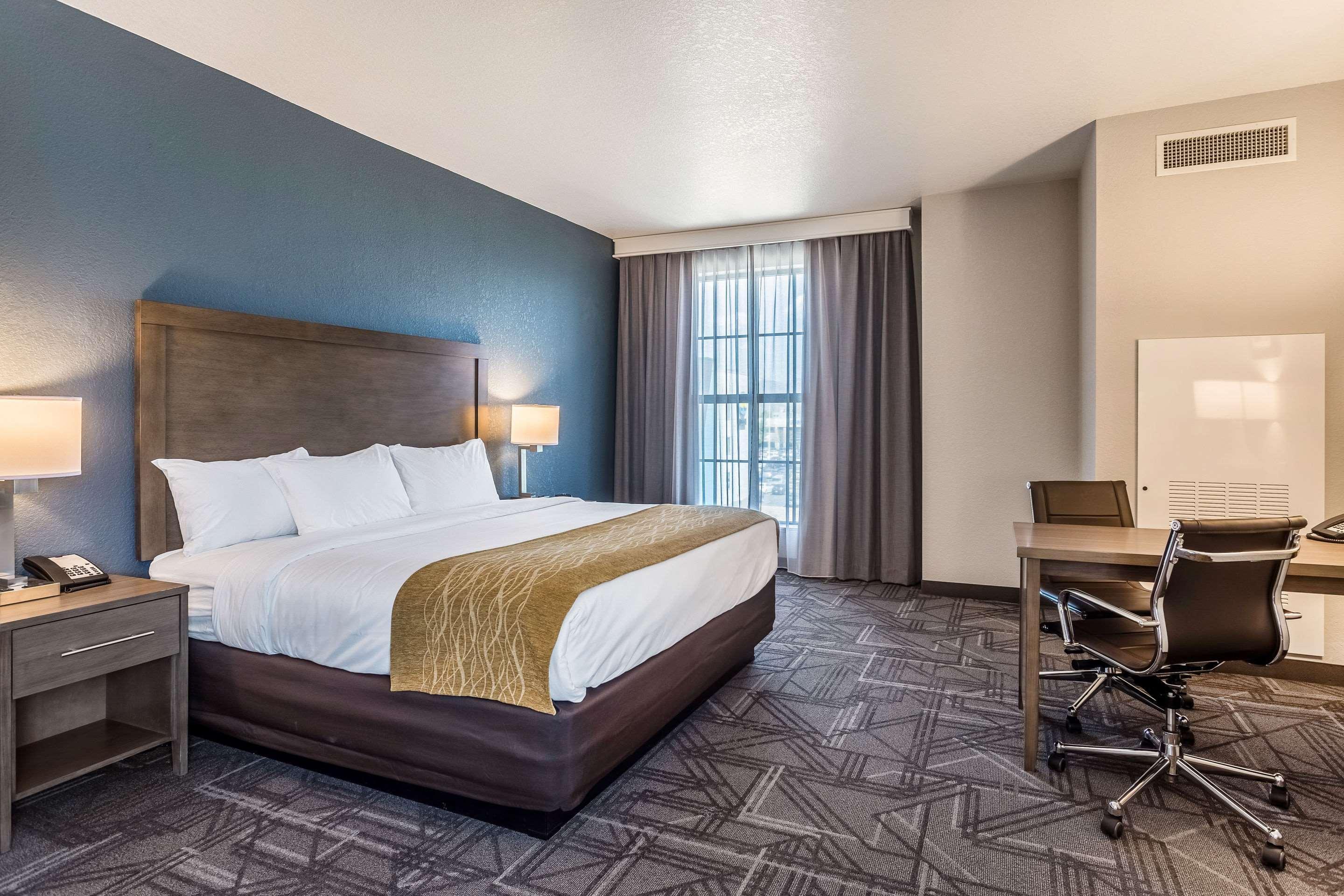 Comfort Inn & Suites Salt Lake City Airport Exterior photo